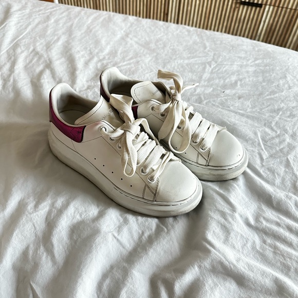 Alexander McQueen Shoes - Alexander McQueen Oversized sneakers